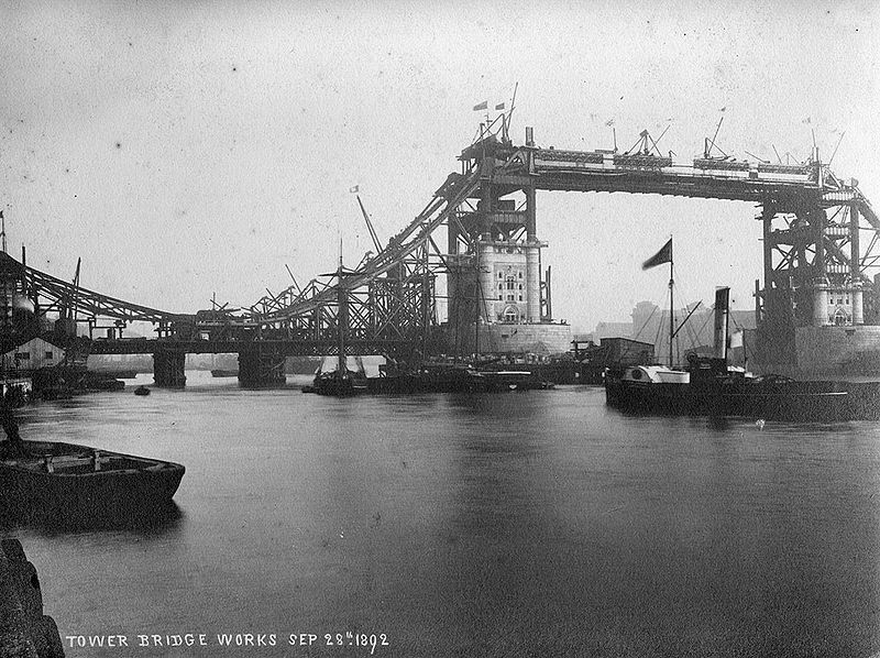 Illustration for article titled Viaje al pasado: fotos de lugares icónicos durante su construcción